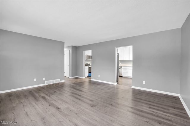 3930 Wadsworth Road, Barberton, OH 44203