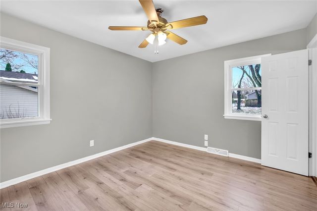 3930 Wadsworth Road, Barberton, OH 44203