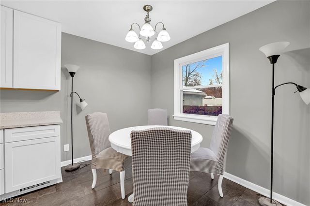 3930 Wadsworth Road, Barberton, OH 44203