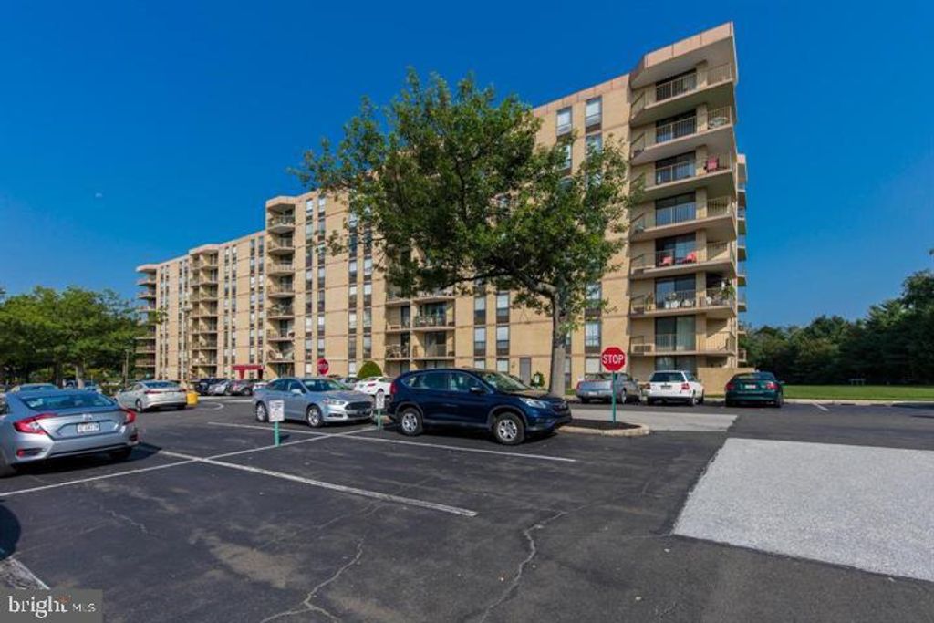 666 W GERMANTOWN PIKE #2801, PLYMOUTH MEETING, PA 19462 — exterior