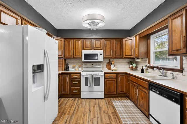 324 Old Oak Drive, Cortland, OH 44410