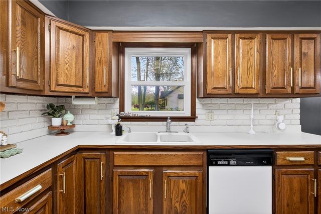 324 Old Oak Drive, Cortland, OH 44410
