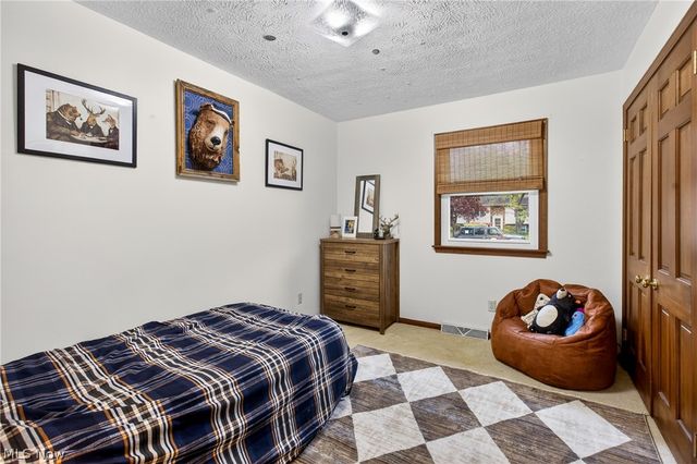 324 Old Oak Drive, Cortland, OH 44410