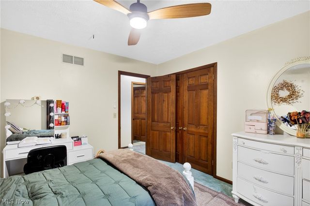 324 Old Oak Drive, Cortland, OH 44410