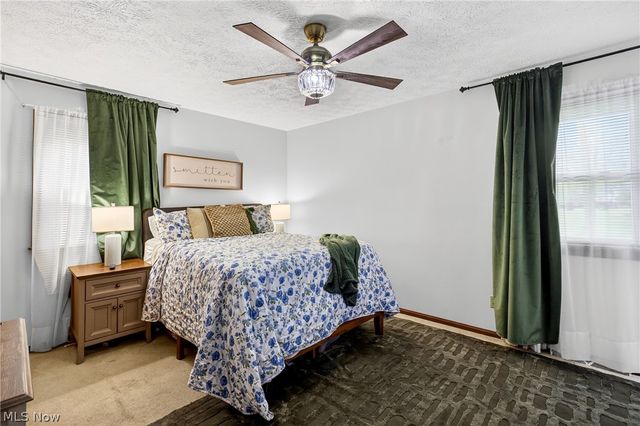 324 Old Oak Drive, Cortland, OH 44410