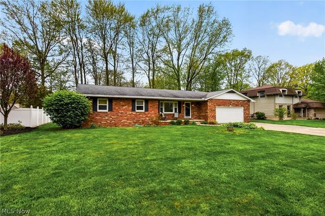 324 Old Oak Drive, Cortland, OH 44410