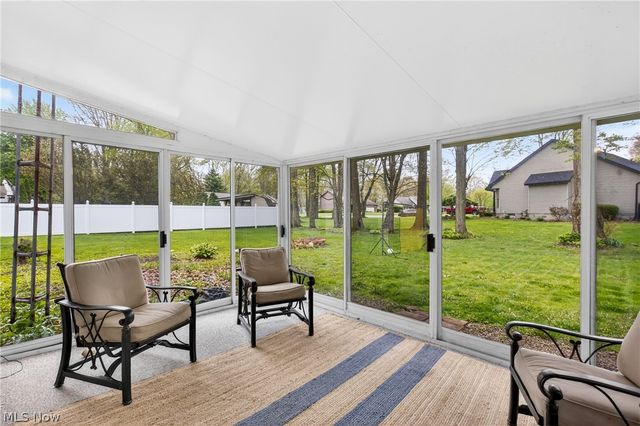 324 Old Oak Drive, Cortland, OH 44410