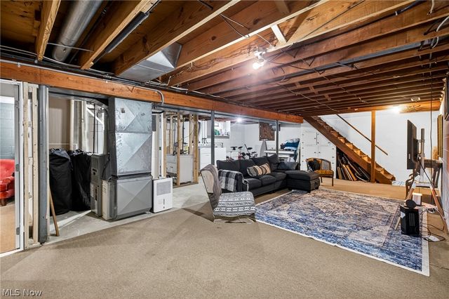 324 Old Oak Drive, Cortland, OH 44410