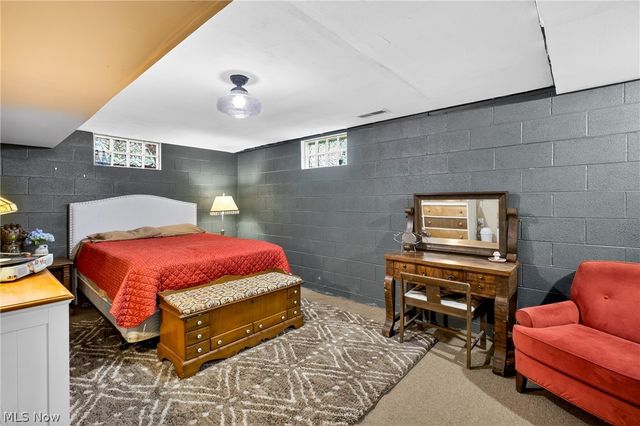 324 Old Oak Drive, Cortland, OH 44410