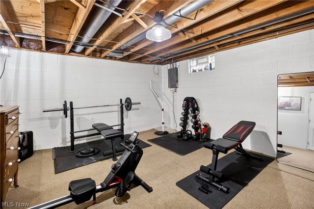 324 Old Oak Drive, Cortland, OH 44410
