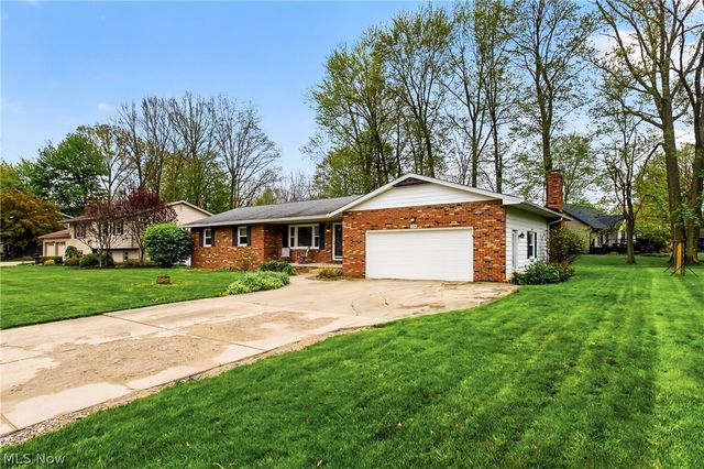 324 Old Oak Drive, Cortland, OH 44410