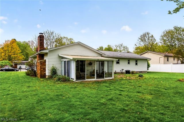 324 Old Oak Drive, Cortland, OH 44410