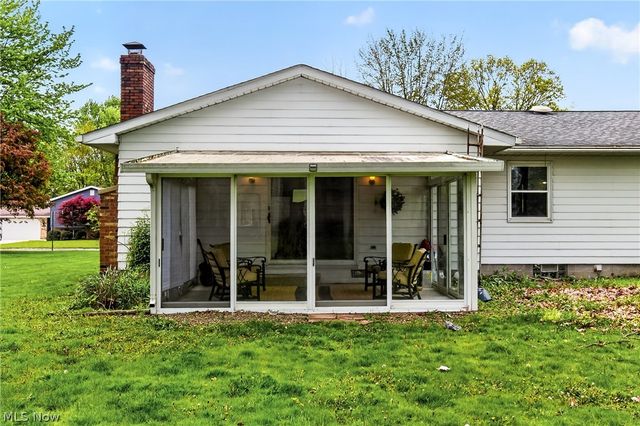 324 Old Oak Drive, Cortland, OH 44410