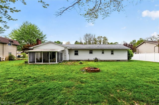 324 Old Oak Drive, Cortland, OH 44410