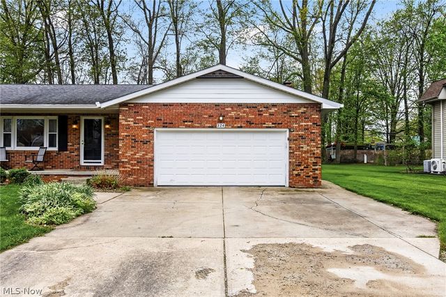 324 Old Oak Drive, Cortland, OH 44410