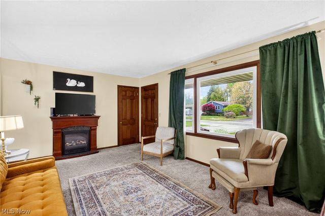 324 Old Oak Drive, Cortland, OH 44410