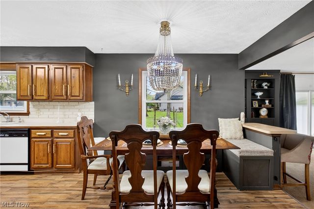 324 Old Oak Drive, Cortland, OH 44410