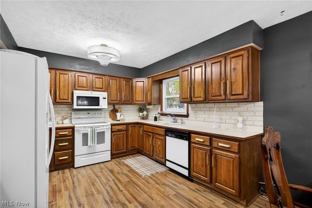 324 Old Oak Drive, Cortland, OH 44410
