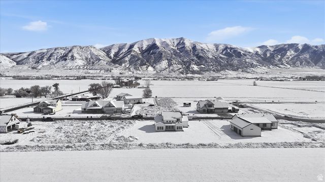 10345 N VISTA LN, Elwood, UT 84337