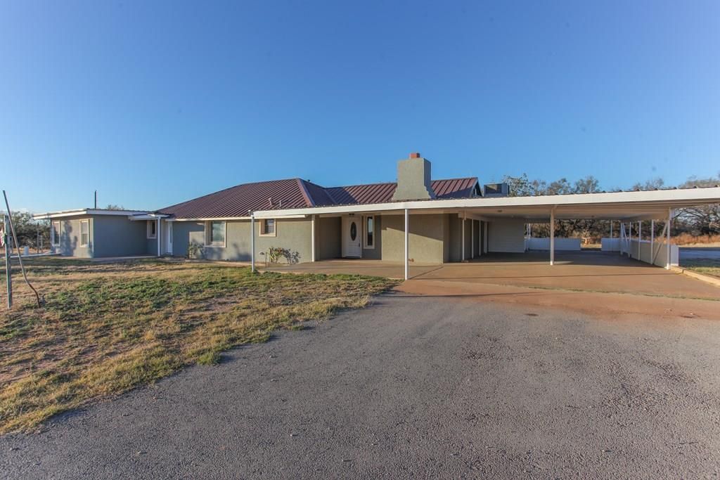 1100 N Snyder Field Rd, Coahoma, TX 79511