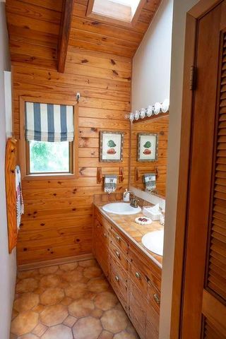 1056 County Road 297 Circle, Sargent, TX 77414