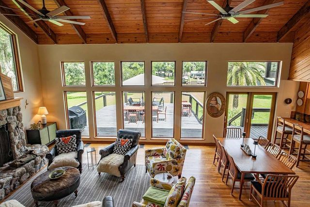 1056 County Road 297 Circle, Sargent, TX 77414