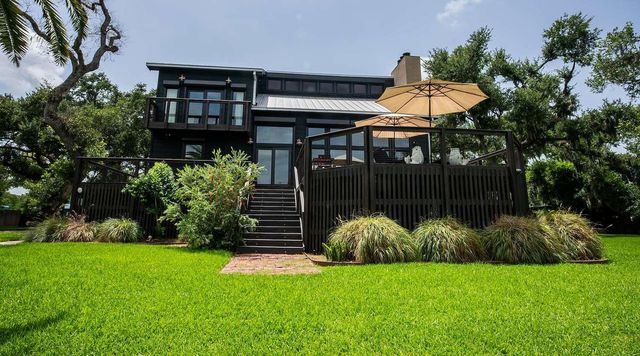 1056 County Road 297 Circle, Sargent, TX 77414