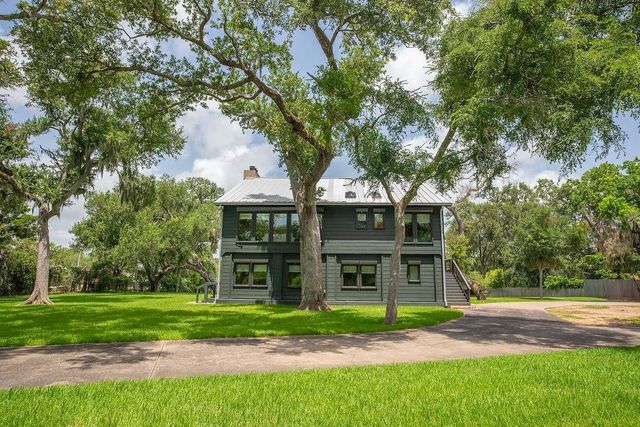 1056 County Road 297 Circle, Sargent, TX 77414