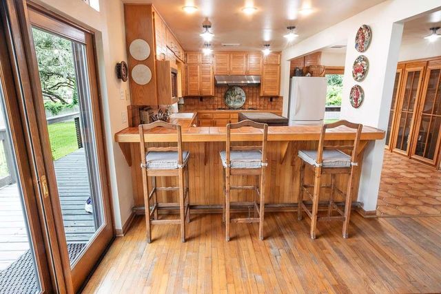 1056 County Road 297 Circle, Sargent, TX 77414