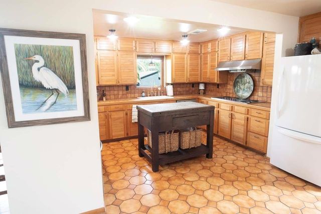 1056 County Road 297 Circle, Sargent, TX 77414