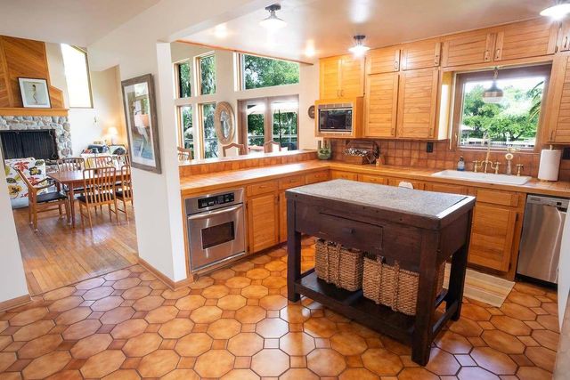 1056 County Road 297 Circle, Sargent, TX 77414