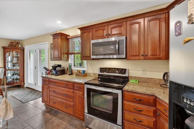 1102 Bear Creek Lane, Pinnacle, NC 27043