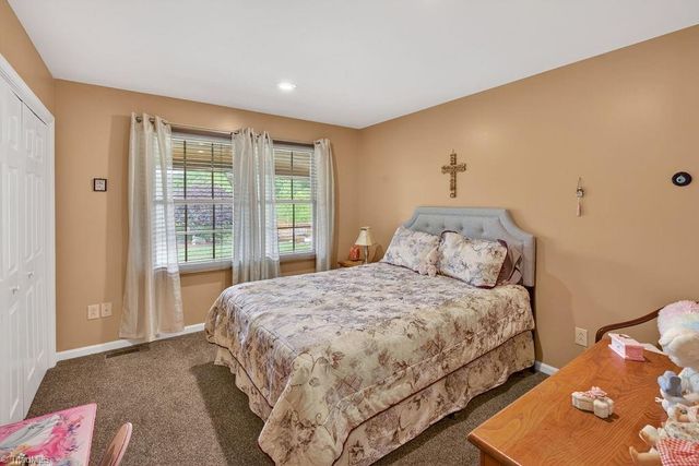 1102 Bear Creek Lane, Pinnacle, NC 27043