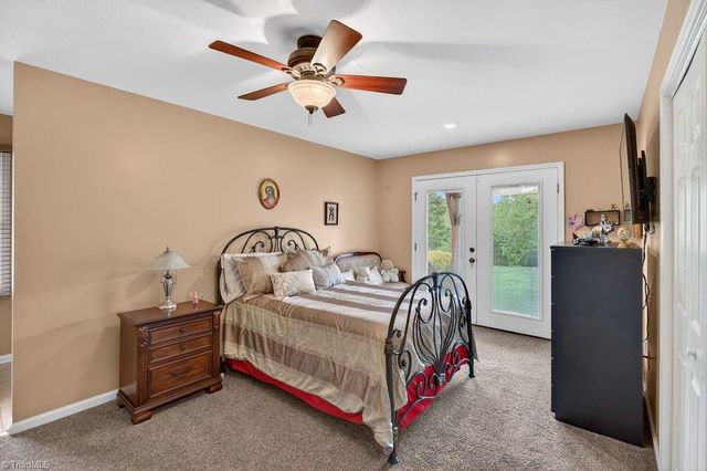 1102 Bear Creek Lane, Pinnacle, NC 27043