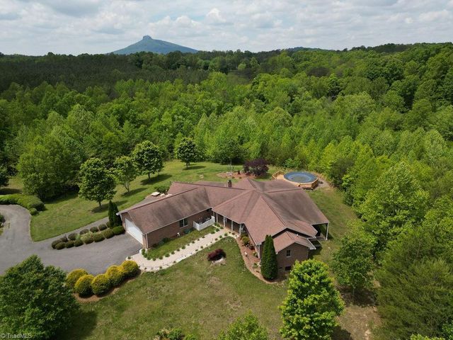 1102 Bear Creek Lane, Pinnacle, NC 27043