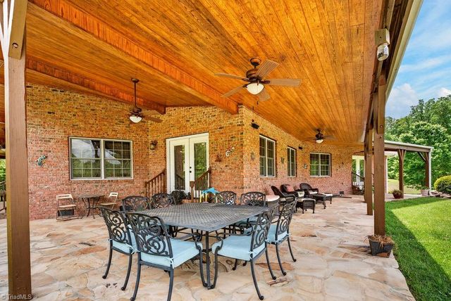 1102 Bear Creek Lane, Pinnacle, NC 27043