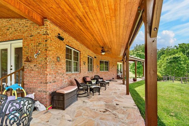 1102 Bear Creek Lane, Pinnacle, NC 27043