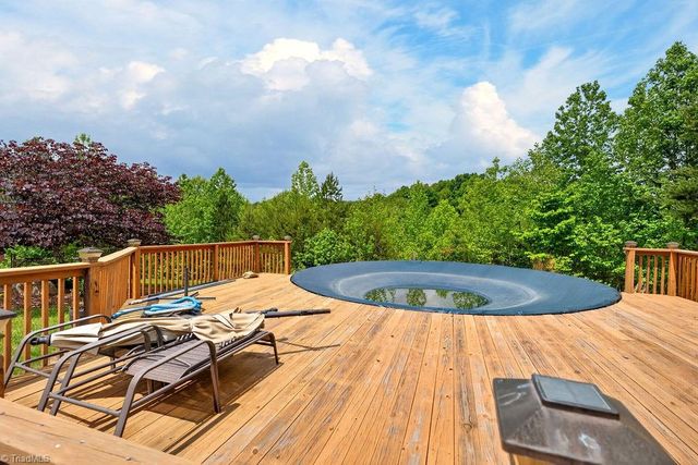 1102 Bear Creek Lane, Pinnacle, NC 27043