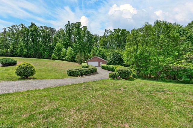 1102 Bear Creek Lane, Pinnacle, NC 27043