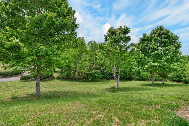 1102 Bear Creek Lane, Pinnacle, NC 27043