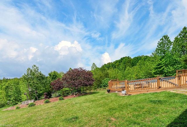 1102 Bear Creek Lane, Pinnacle, NC 27043