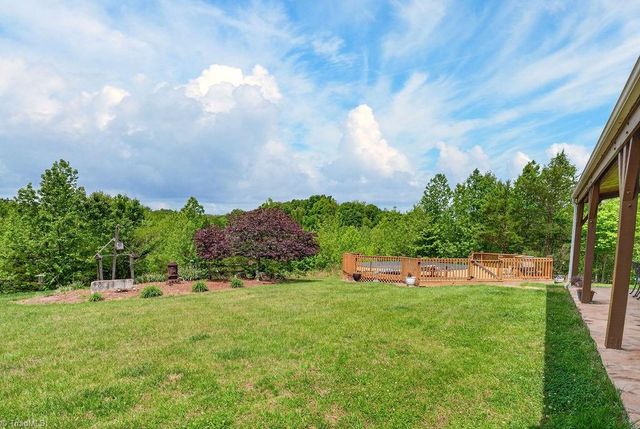 1102 Bear Creek Lane, Pinnacle, NC 27043