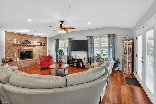 1102 Bear Creek Lane, Pinnacle, NC 27043