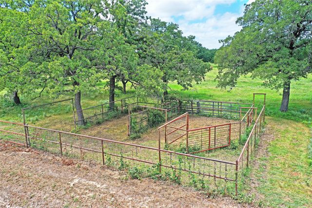 5595 Shawver Road, Jacksboro, TX 76458