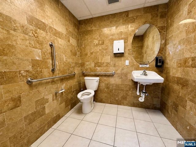 2414 Bergenline Avenue, Union City, NJ 07087