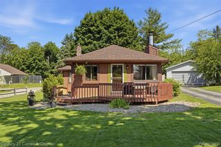 8303 Lagoon Street, Commerce Twp, MI 48382