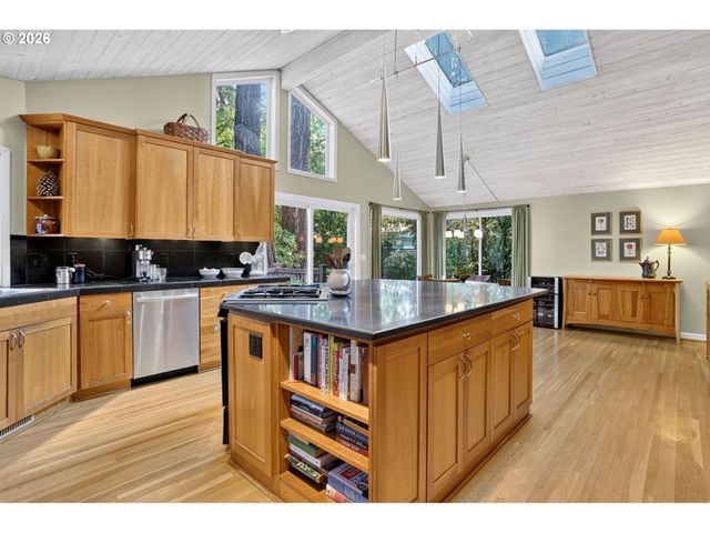 5900 BUENA VISTA Dr, Vancouver, WA 98661