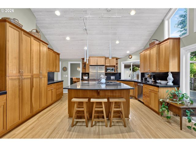 5900 BUENA VISTA Dr, Vancouver, WA 98661