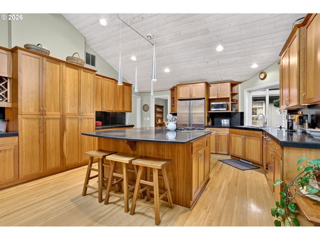 5900 BUENA VISTA Dr, Vancouver, WA 98661