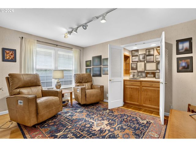 5900 BUENA VISTA Dr, Vancouver, WA 98661